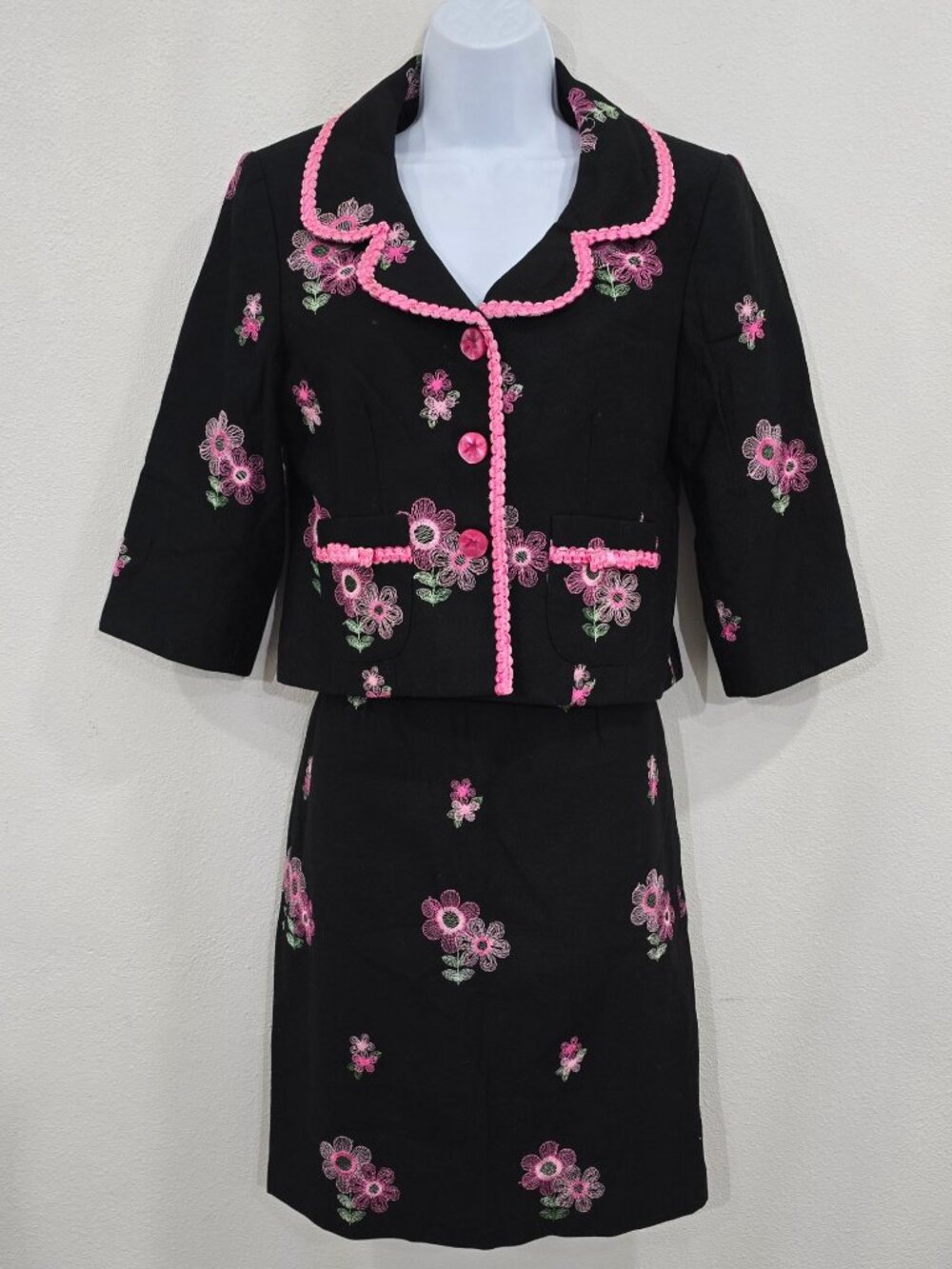 Cynthia Steffe ✦ Embroidered Jacket & Skirt Set ✦ Black Pink Floral Size 4 - Picture 2 of 16